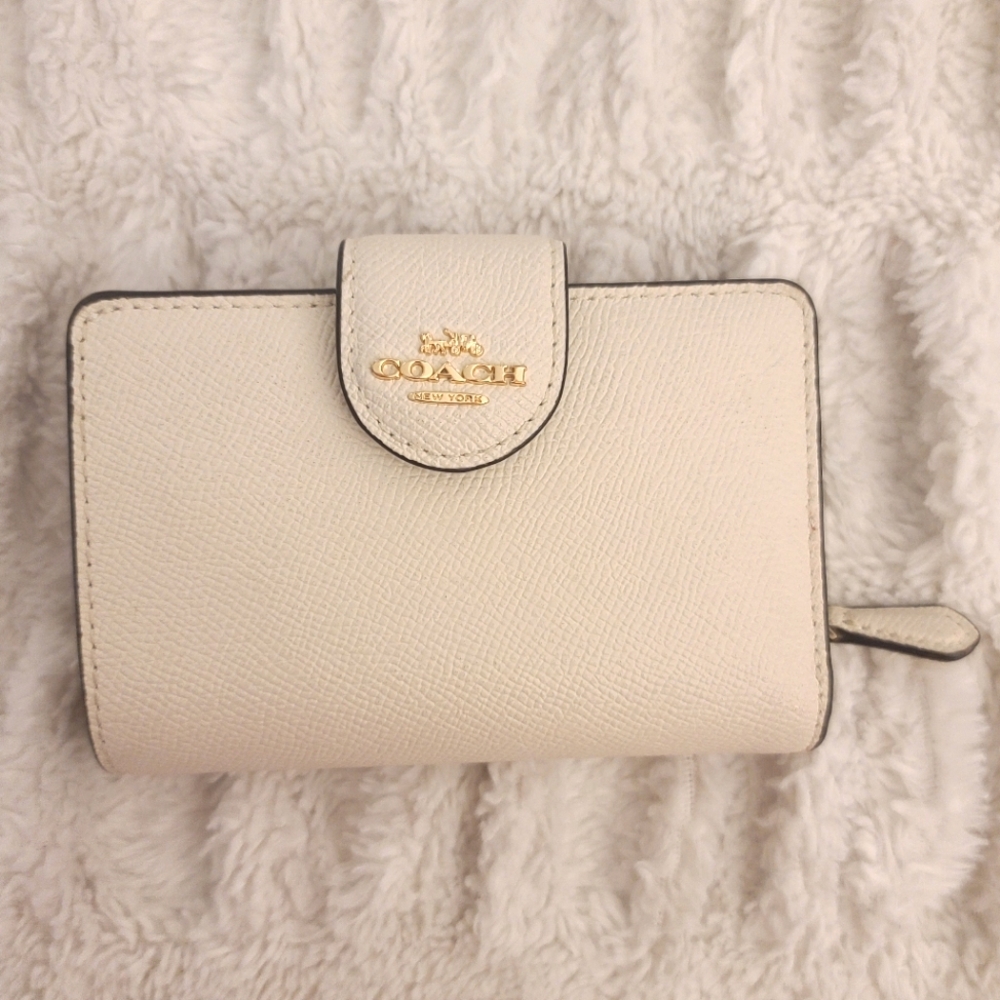Coach Medium Corner Zip Wallet